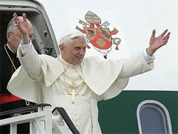 Папа Римський захистив свободу релігійних символів