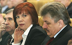 Ющенко роздав жінкам-депутаткам з коаліції писанки