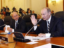У Бухаресті “переможець” Путін виступав за зачиненими дверима. А перед пресою - раздував щоки