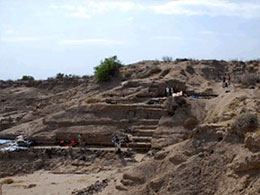 Британські антропологи розкопували у пошуках кісток протолюдини невеликий пагорб, що складається з піску, мулистих відкладень і вулканічного попелу