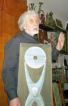 Анатолій Ігнащенко з проектом Бика - символом Трипільської культури, який Маестро планував встановити в Ржищеві