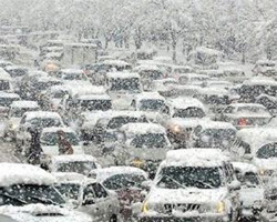 Снігопади в Україні перетворюються на стихійне лихо
