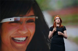 Google показав роботу ґаджета майбутнього - “окулярів термінатора” Glass.