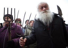 Протестні настрої зростають: у разі погіршення рівня життя протестувати готова майже половина українців