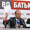 Власенко повідомив, що проти адвокатів Тимошенко фабрикують справи