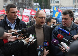 У Івано-Франківську розпочалася акція опозиції “Вставай Україно!”