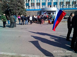 Терористи, які захопили будівлю СБУ в Луганську, почали відпускати заручників