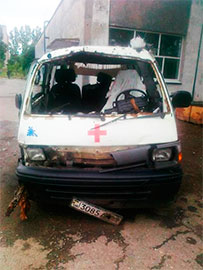 Машина швидкої медичної допомоги розстріляна російськими бойовиками у Луганську
