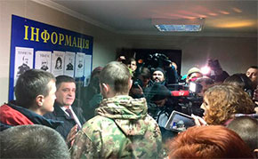 У Києві бійці АТО захопили Подільський райвідділ поліції