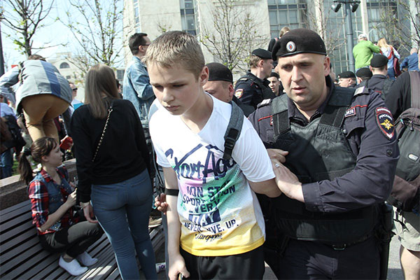 У Росії протестує опозиція: більше тисячі затриманих