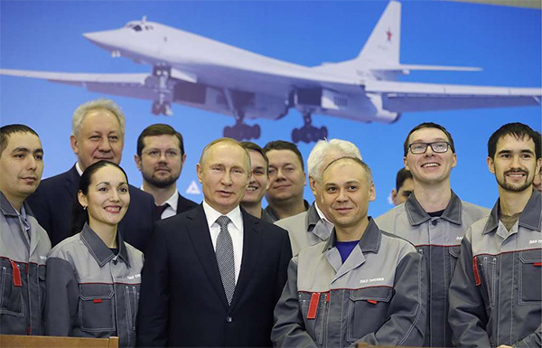 Путін похвалився модифікованим совковим бомбардувальником