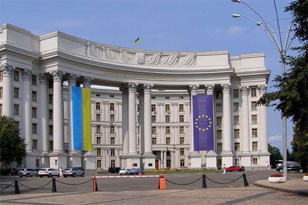МЗС України заявив рішучий протест проти незаконного утримання під вартою українських військовослужбовців 