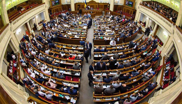 Парламент відправив у відставку уряд і призначив новий склад урядовців