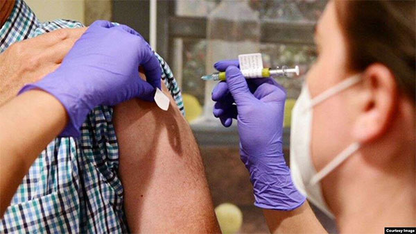 ВООЗ: молоді та здорові зможуть отримати вакцину від COVID-19 лише в 2022 році