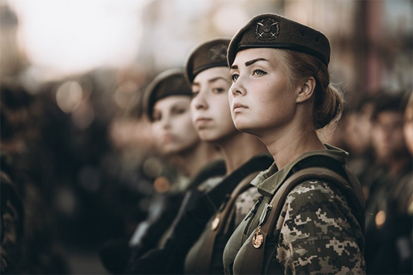 У Міноборони пояснили, жінки яких професій повинні стати на військовий облік