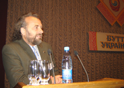 Олександр Поліщук виступає на ІІІ науково-практичній конференції «Буття українців» 11 листопада 2006 р.
