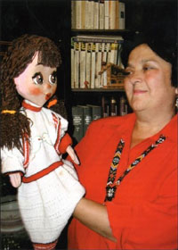 Замість ляльки Катрусі, яка зникла, Катерині Лозовенко дали іншу ляльку. ”Але це не та Катруся”, — каже вона (фото: Ольга РОТАЄНКО) 