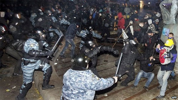 Перша екзекуція студентів на Майдані вночі 30.11.13 р.