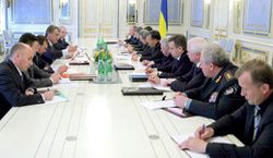 Ющенко вислухав силовиків. В частині виконання його Указу про розпуск парламенту Ющенко вислухав силовиків. В частині виконання його Указу про розпуск парламенту