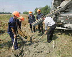 Клерки дурять гаранта. За його згодою?