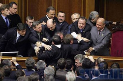 Діти Кучми. Банковій та регіоналам наплювати на виборців: парламент знову заблоковано