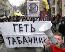 Політологи публічно просвітили Табачника