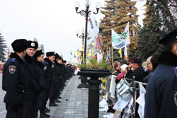 Міліція не пускає громадян на мітинг протесту перед парламентом