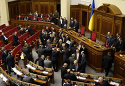 Опозиція заблокувала роботу парламенту на знак протесту проти політичних репресій