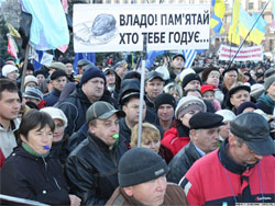 Уряд продовжує гру у “податкові наперстки”