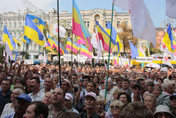 Біля Печерського суду триває мітинг опозиційних сил