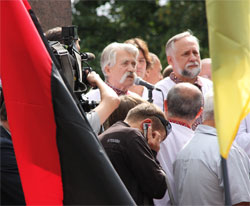 Герой України Левко Лук’яненко виступає на мітингу 24.08.11 р.