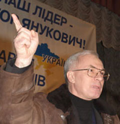 Україна для людей. Азаров натякнув студентам, що стипендії в них і так завеликі