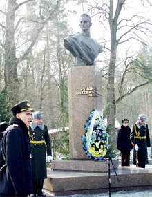 Представник Януковича у Львові назвав Шухевича “воістину народним героєм України”