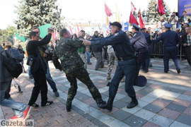 Під Радою згадали Афган і штурмували будівлю парламенту (відео)