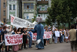 МЗС не бажає дослухатись до киян і вімовитись від руйнування “Пейзажної алеї” 