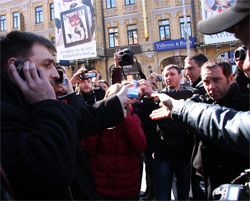 Міліція стверджує, що “протестні” презервативи були просторочені