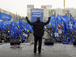 За чесні вибори. Партія регіонів далекооглядно захоплює Майдан Незалежності?