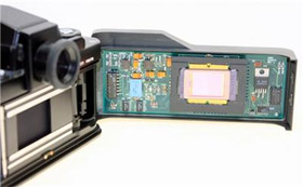 «Дзеркалки» Nikon з підключеною DCS 100 вважаються першим комерційно доступним цифровим фотоапаратом