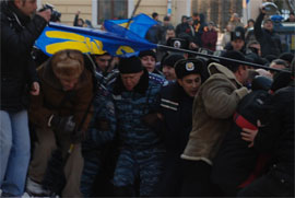 Протистояння біля КМДА. Нардепи переконалися, що Попову не потрібен діалог