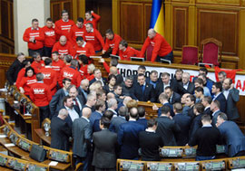 Парламенська трибуна знову заблокована