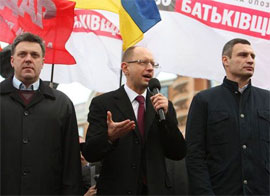 Яценюк повідомив, що опозиція підніматиме людей на спротив узурпації влади