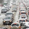 Де комунальні служби? Сніг паралізував рух на столичних дорогах