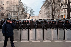 Протестувальники з Євромайдану вирушили до парламенту. МВС заблокувало прилеглі вулиці