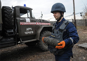 Вибухи на арсеналі припинилися. Населення повертається 