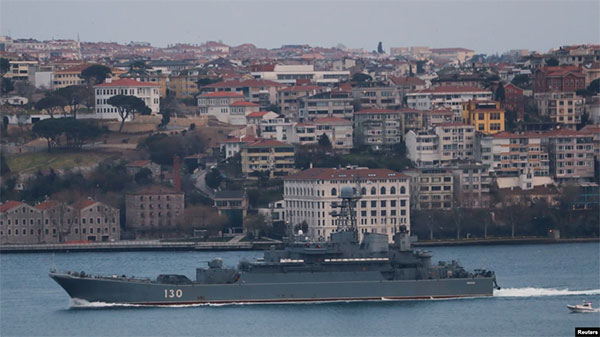 Корабель флоту РФ “Корольов” у Босфорі
