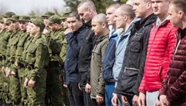 Російські військові перевіряють рівень підготовки «військових запасу» на окупованих територіях ОРДЛО