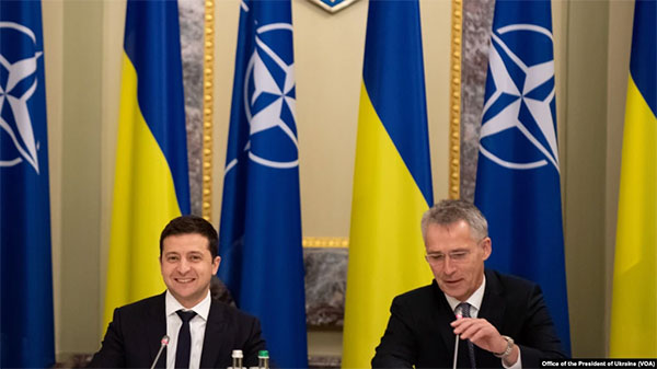 Тейлор: “Україна може просити про статус основного союзника поза НАТО і водночас працювати над повноцінним членством”.