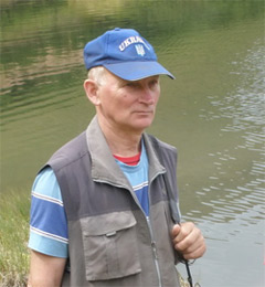Євген Романишин на березі карпатського озера Несамовите