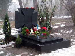 Могила Євгена Коновальця на цвинтарі “Кросвейк” у Роттердамі