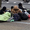 “Чоловіки з пачками грошей купують теплий одяг та мішки”. Що відбувається з мігрантами у Мінську
